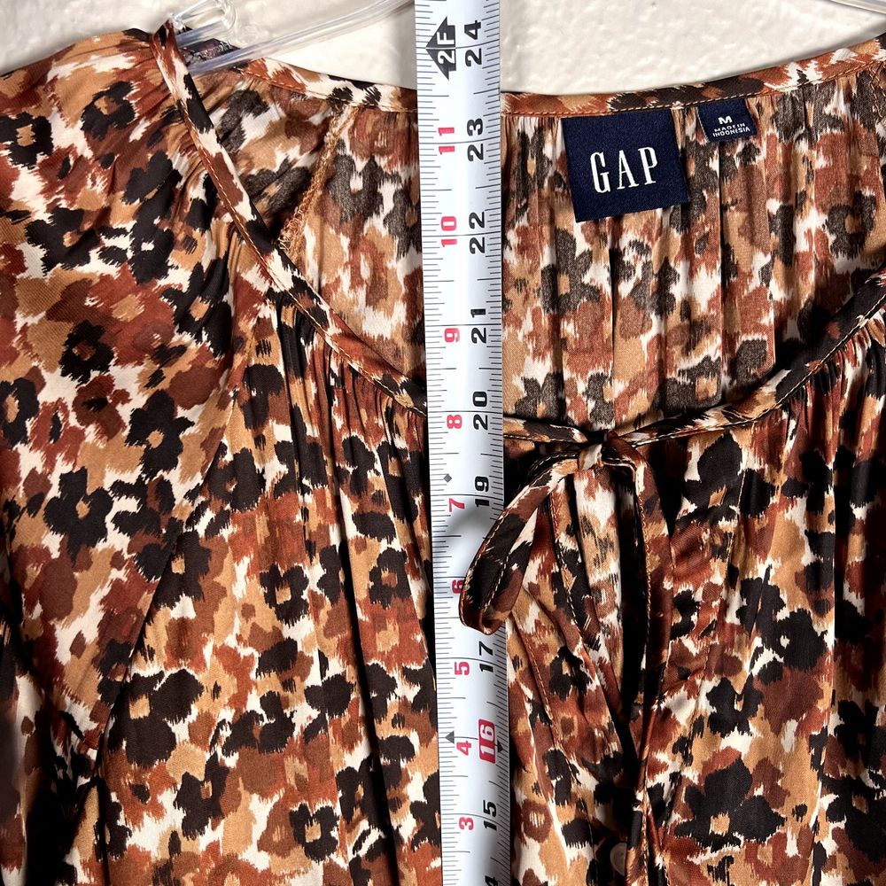 Gap Sz M Long Sleeve Button Down Blouse Tie Neck Brown Print Elastic Wrist - Picture 11 of 13